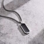 قلادة من الفلاذ مقاومة للصدأ