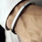 سوار من الفلاذ المقاوم للصدأ لون فضي