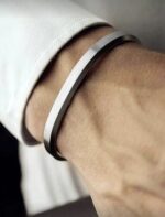 سوار من الفلاذ المقاوم للصدأ لون فضي