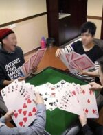 بطاقات لعب بحجم ضخم