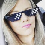 نظارة بتصميم بيكسيل