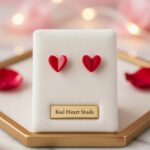 حلق للبنوتات على شكل قلب أحمر