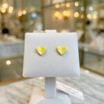 حلق للبنوتات على شكل قلب أصفر