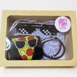 بوكس يحتوي على 2من الأساور الشبابية الجلد+ نظارات بيكسيل+ جوارب